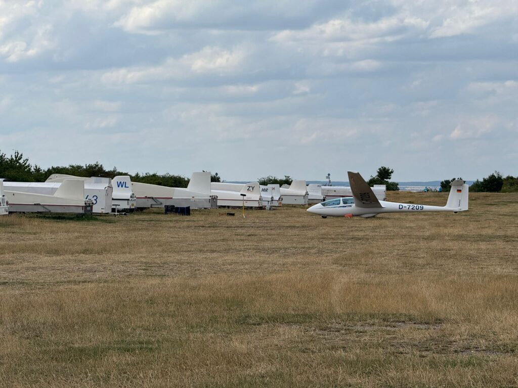 Schulungsdoppelsitzer im Fliegerlager 2025 in Laucha.